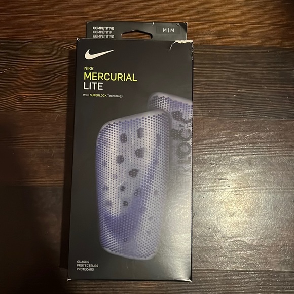 Nike Unisex size M shin guards